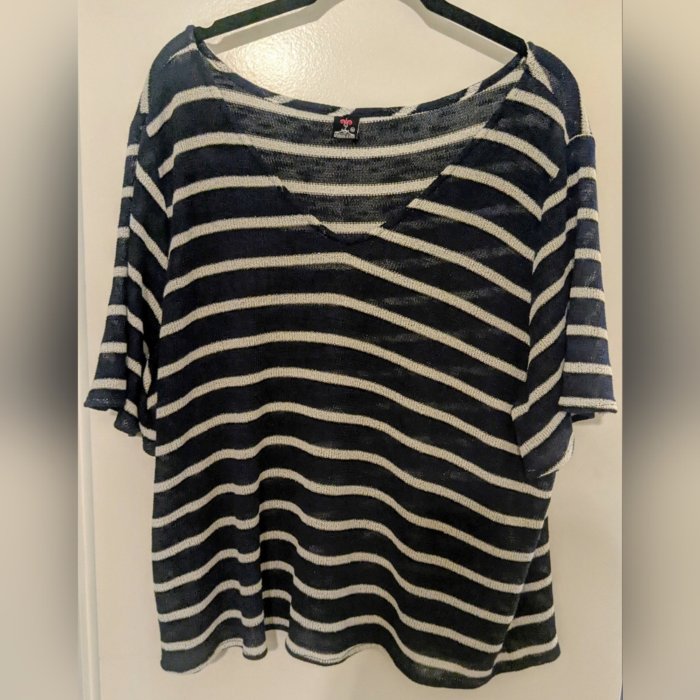 Light knit dark blue and white striped Shirt.